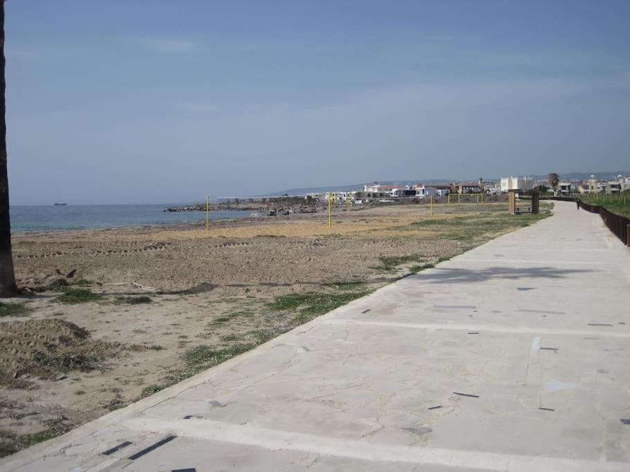 A Stone's Throw From Everything Appartement Paphos